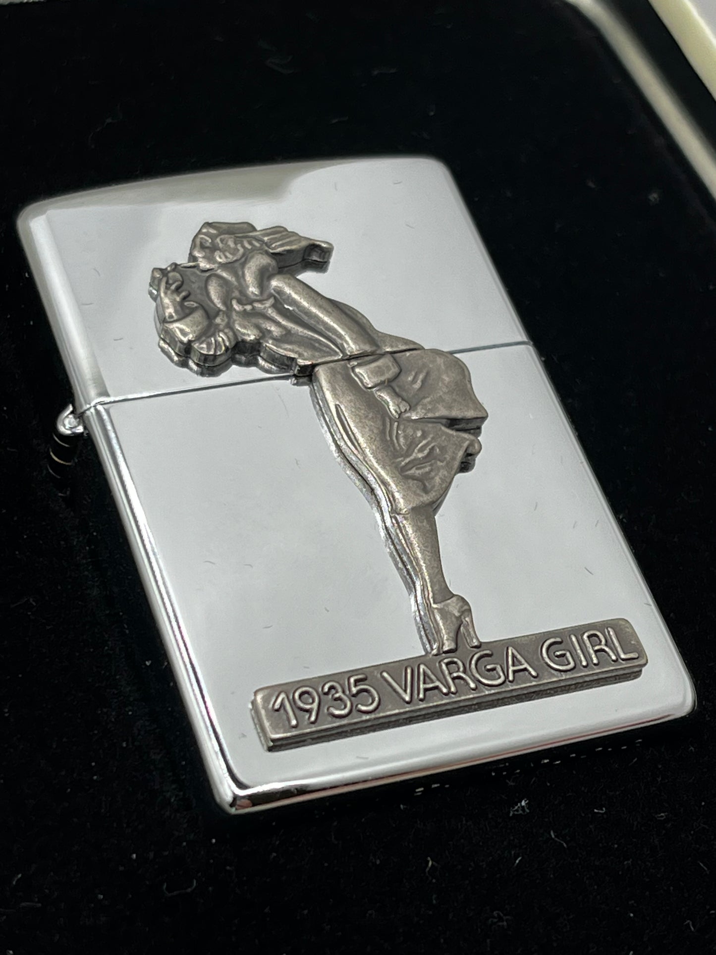 1993 Zippo The Varga Girl 1935 commemorative lighter with tin and 