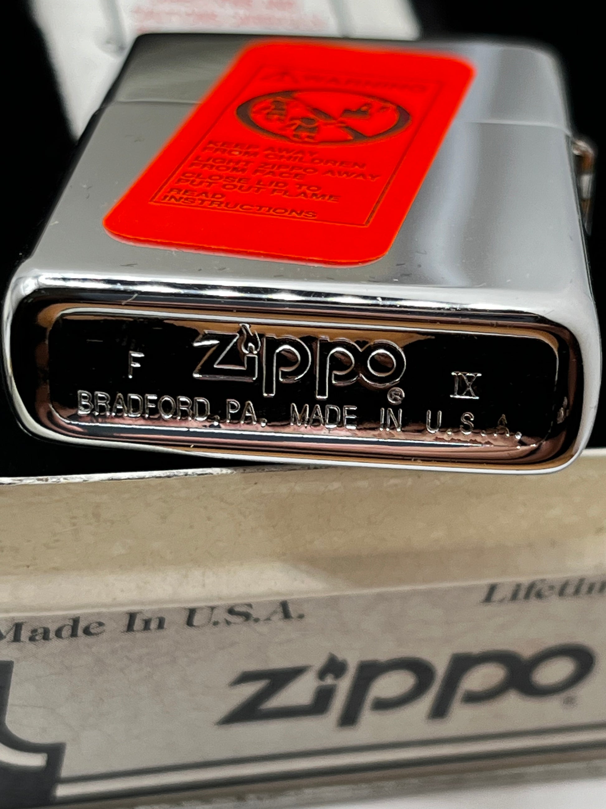 1993 Zippo The Varga Girl 1935 commemorative lighter with tin and 
