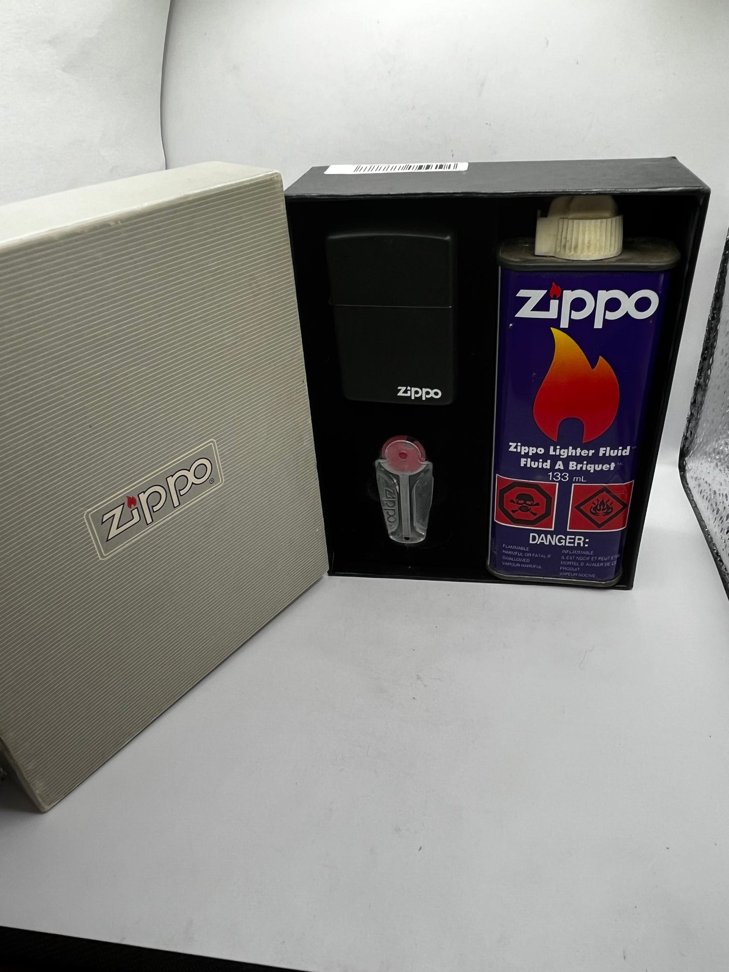 1999 Black Zippo With Logo Niagara Falls Canada Lighter in Gift Box with Flints & Fluid Tin